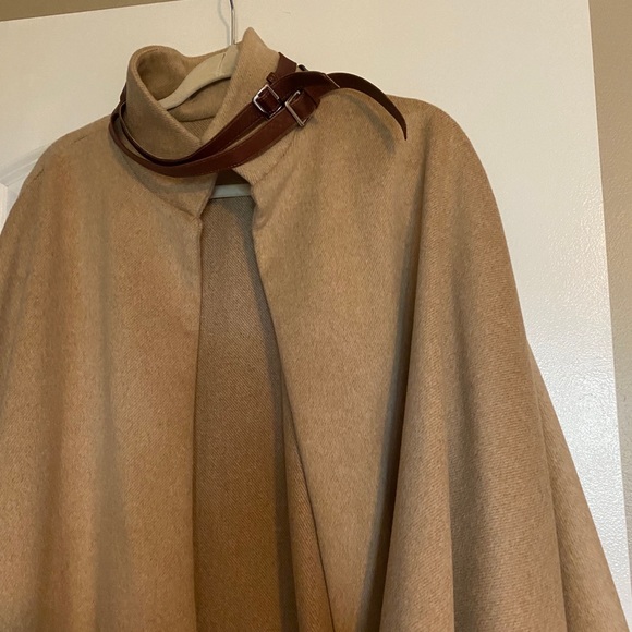 Cape - Picture 2 of 5